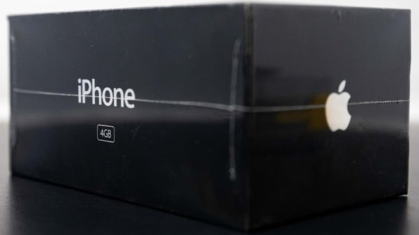 Запечатанный iPhone 2007 года продали на аукционе за рекордные $158 тысяч Запечатанный iPhone 2007 года продали на аукционе за рекордные $158 тысяч