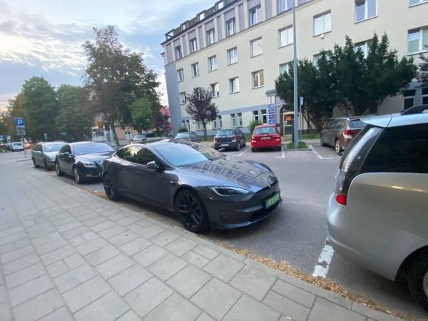 Белорусы арендовали под Варшавой бывшую автомойку и открыли СТО. Выгодно?