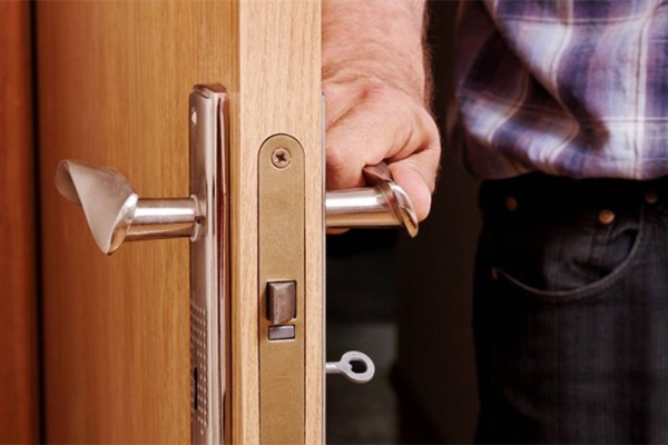 В Испании квартиру белорусов захватили сквоттеры