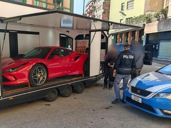 В Италии задержали Ferrari, который везли некоему белорусу в Германию